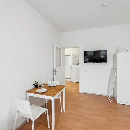 Fuer Teams Halle Zentrum Wifi, Smart Tv, Parking New * Halle (Saale)