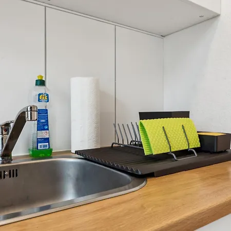 Guenstige Fuer Monteure In Halle Zentrum Wifi, Smart Tv, Parking New Apartment Halle (Saale)