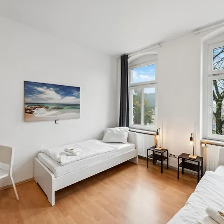 Apartment Guenstige Fuer Monteure In Halle Zentrum Wifi, Smart Tv, Parking New *