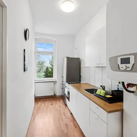 Guenstige Fuer Monteure In Halle Zentrum Wifi, Smart Tv, Parking New *