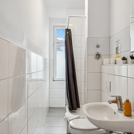 Guenstige Fuer Monteure In Halle Zentrum Wifi, Smart Tv, Parking New Apartment