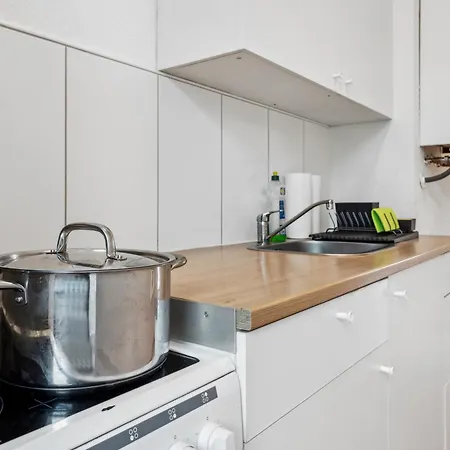 Apartment Guenstige Fuer Monteure In Halle Zentrum Wifi, Smart Tv, Parking New